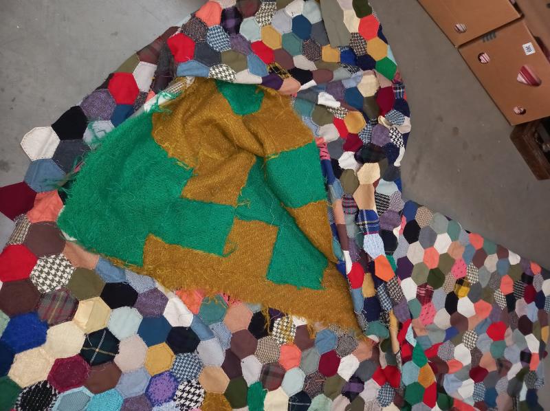 A large unfinished patchwork quilt/blanket & a large crocheted bed throw etc. - Image 6 of 7