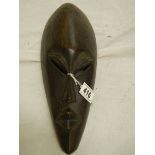 An African fertility style mask, 30 x 10 cm.