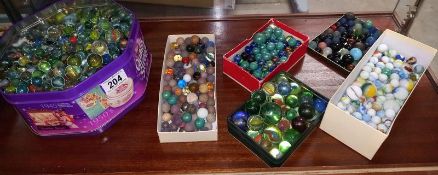 A large quantity of vintage marbles