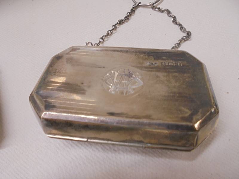 Two Victorian silver purses and a silver hip flask. - Image 4 of 5