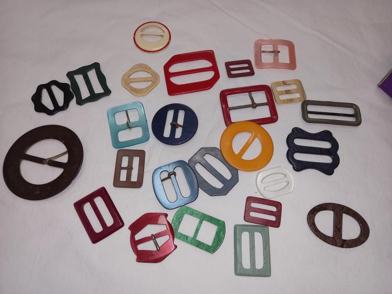 A quantity of 60's style belt buckles - Image 2 of 2