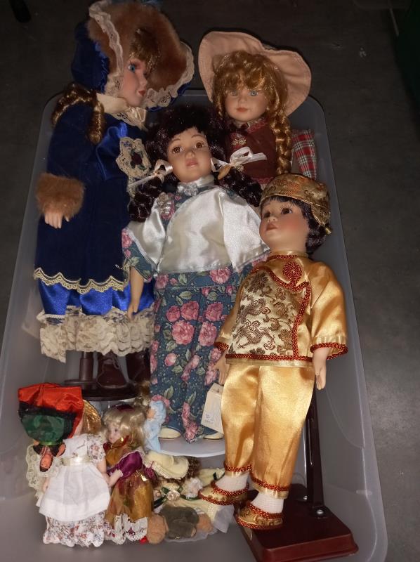 A quantity of porcelain faced dolls - Image 2 of 2