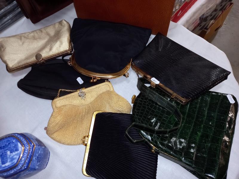 A quantity of vintage handbags - Image 3 of 3