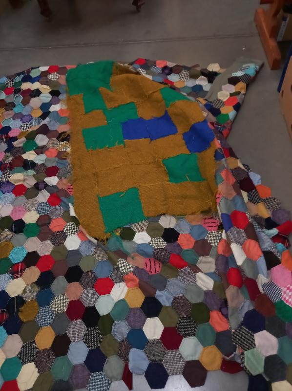 A large unfinished patchwork quilt/blanket & a large crocheted bed throw etc. - Image 7 of 7