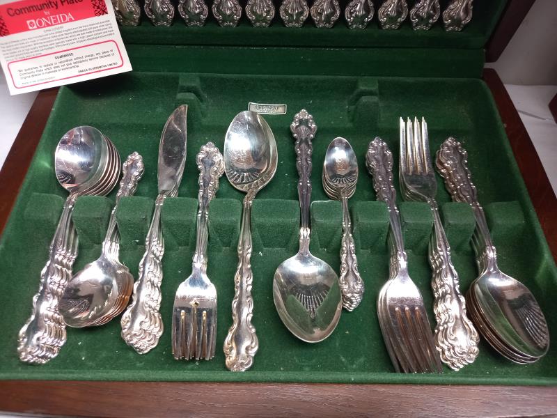 A cased Oneida community cutlery set (62 pieces) - Image 3 of 4