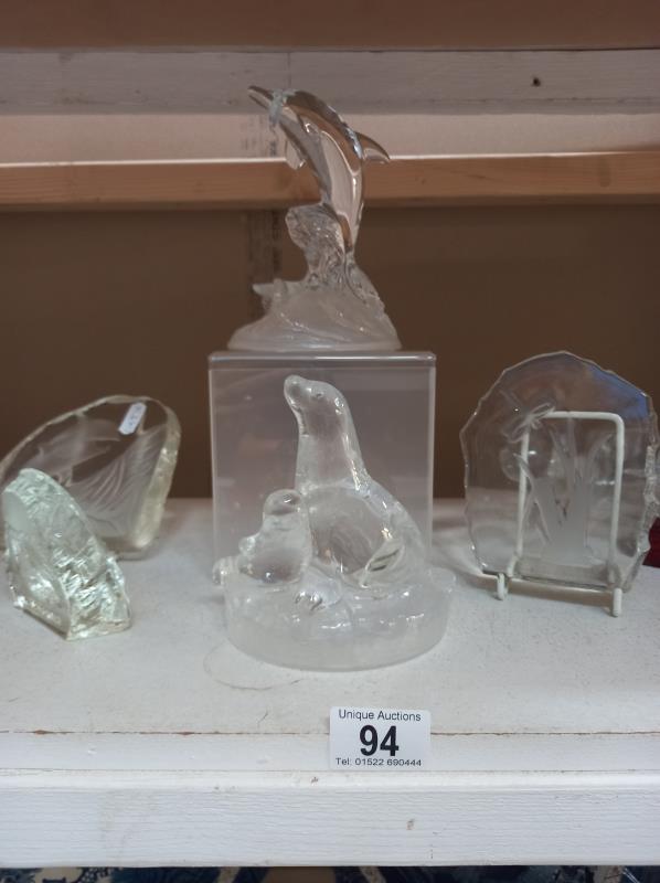 A quantity of moulded frosted glass animal image paperweights and ship in a bottle etc - Image 3 of 4