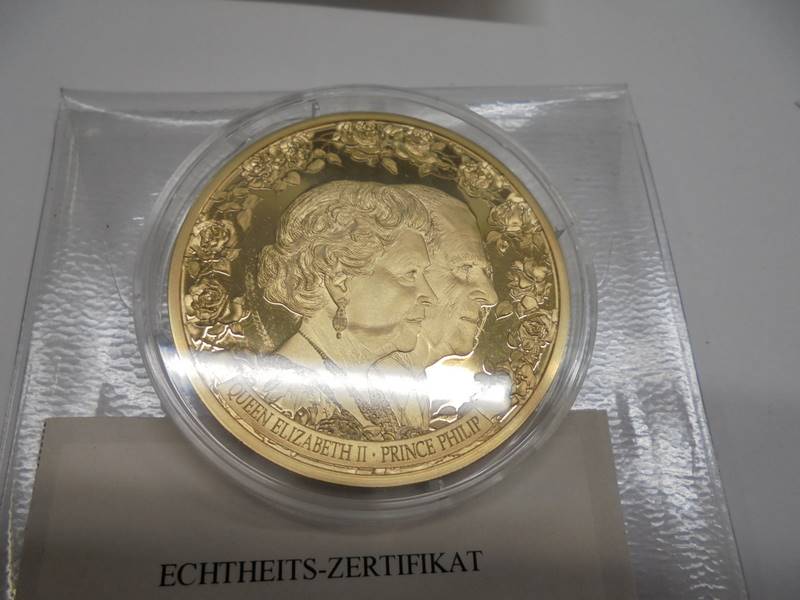 Seven Queen Elizabeth II commemorative coins. - Image 6 of 8