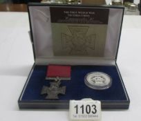 A cased 'The First World War' Victorian Cross commemorative.