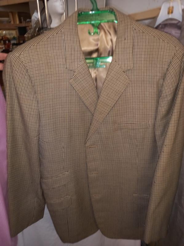 A quantity of gent's jackets including 2 suits & an Orvis shirt - Image 3 of 10