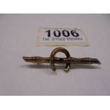 A 9ct gold horse shoe brooch, 1.7 grams.