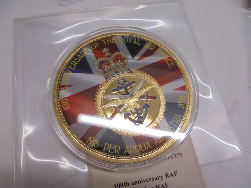 Nine R.A.F commemorative coins and three WW2 examples. - Image 8 of 13