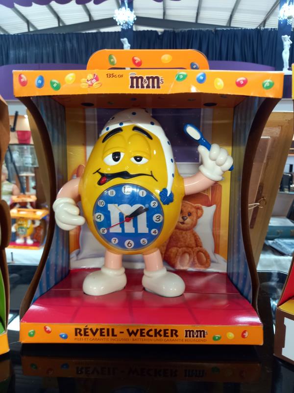 2 M&M sweet dispensers & 1 clock - Image 3 of 4