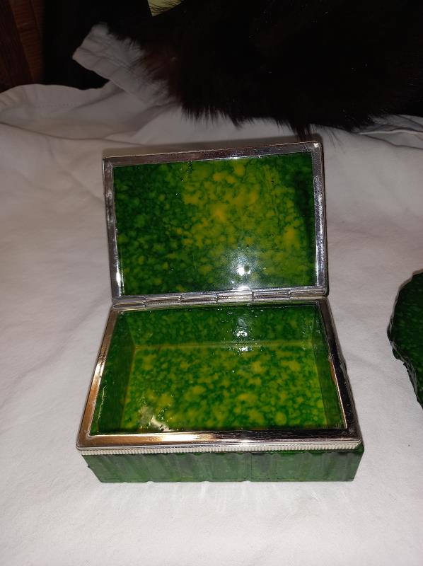 A green Onyx smokers kit. Lighter, ashtray and cigarette case. - Image 2 of 4