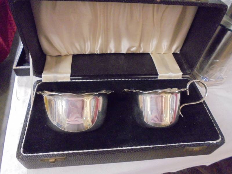 A mixed lot of silver plate including cased items. - Image 4 of 4