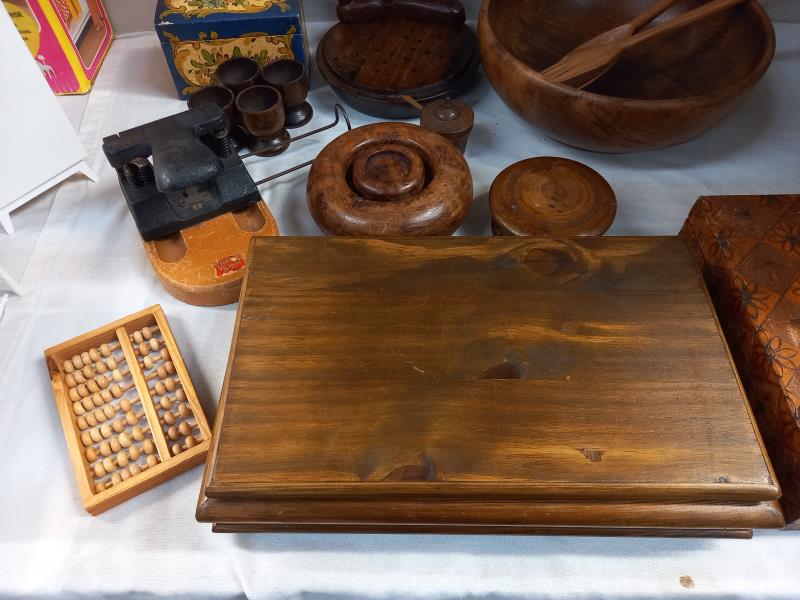 A quantity of wooden items including salad bowl & Seves novelty cigarette box etc. - Image 4 of 7
