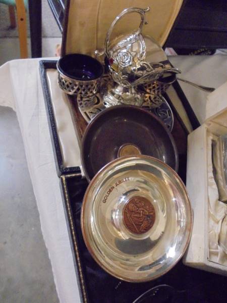 A mixed lot of silver plate including cased items. - Image 2 of 4
