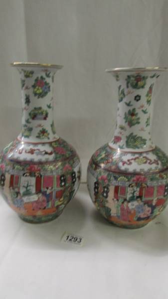 A pair of Chinese vases.