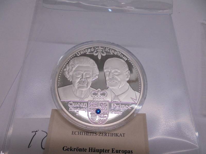 Seven Queen Elizabeth II commemorative coins. - Image 3 of 8