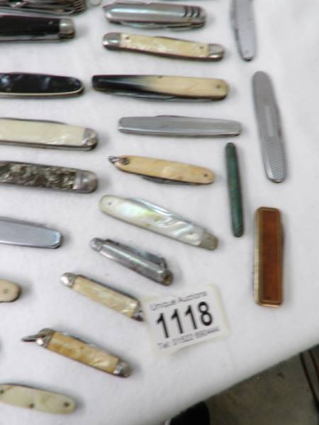 In excess of 30 vintage pocket knives and two letter openers. - Image 4 of 5