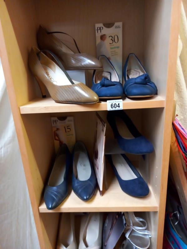 A quantity of ladies shoes (13 in total) , including Clarks, sizes 5, 5.5, 6, 6.5 and 8 plus - Image 3 of 4