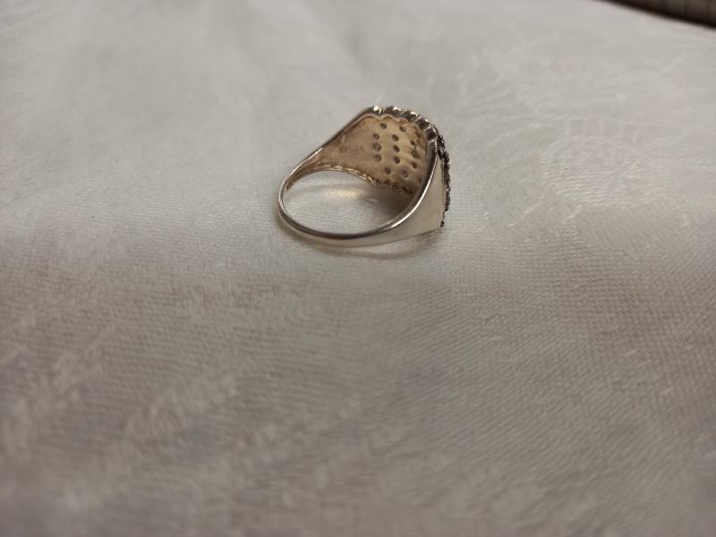 A grey diamond sterling silver ring - Size T - Image 2 of 2