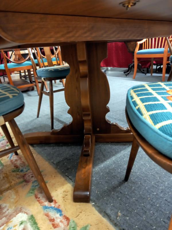 A good quality Ercol dining table with an extra leaf and six Ercol dining chairs, COLLECT ONLY. - Bild 3 aus 4