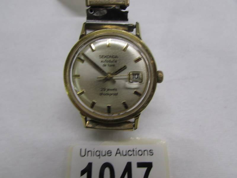 A mid 20th century Sekonda auto date deluxe 29 jewel shockproof gent's wrist watch. - Image 2 of 2