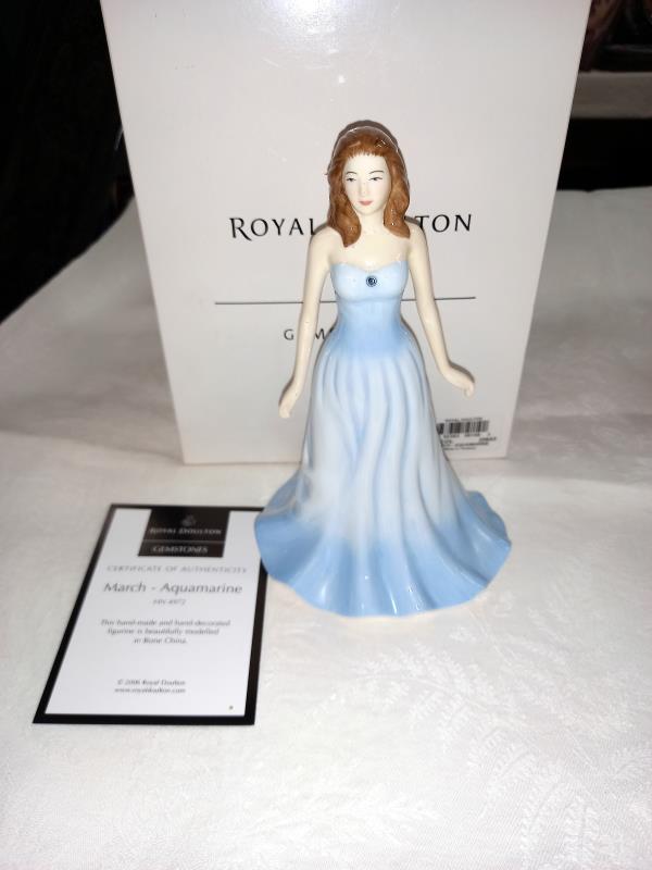 A complete set of 12 boxed Royal Doulton gemstones figures, January through to December. - Image 5 of 37