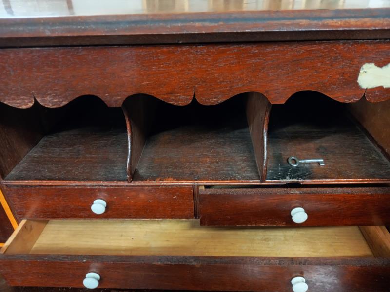 A large Victorian mahogany Bureau. - Bild 7 aus 11