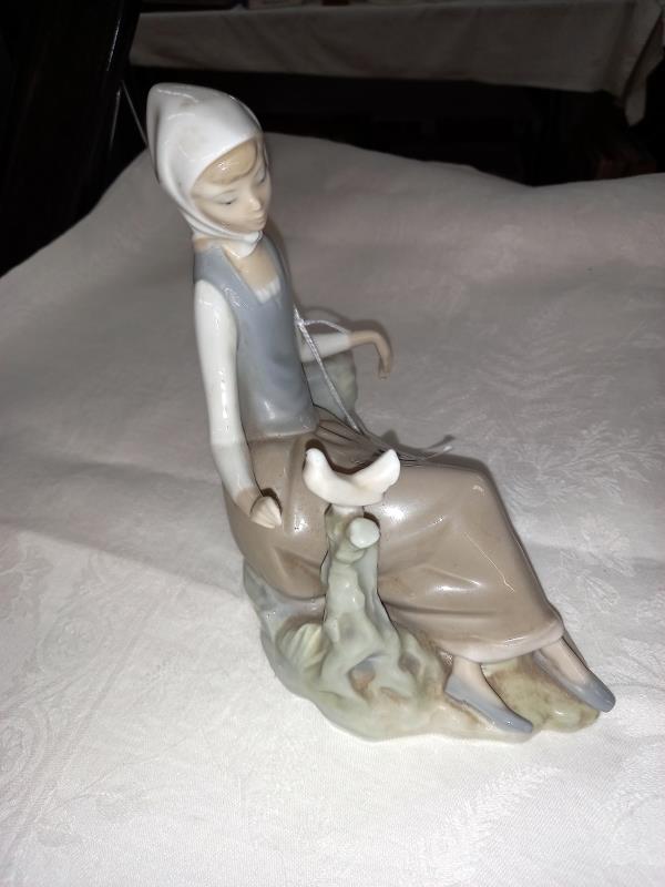 A seated Lladro girl with dove. - Image 2 of 3