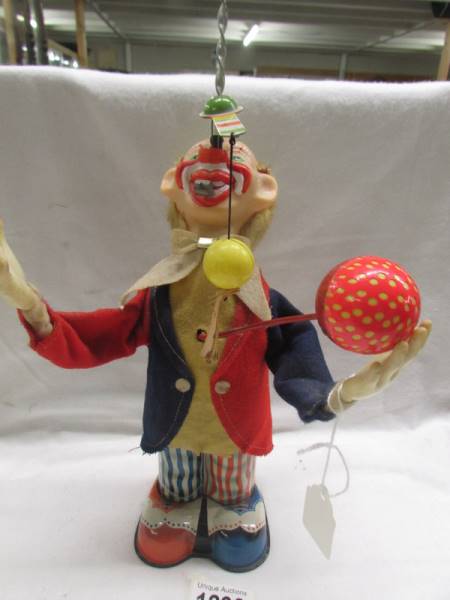 A tin plate juggling clown, made in Japan. - Image 2 of 3