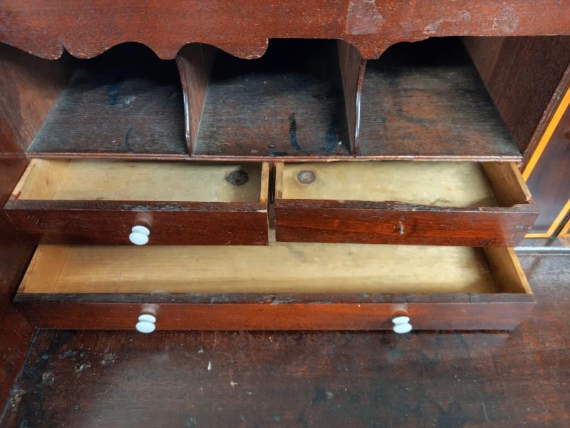 A large Victorian mahogany Bureau. - Bild 3 aus 11