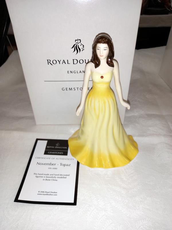 A complete set of 12 boxed Royal Doulton gemstones figures, January through to December. - Image 29 of 37