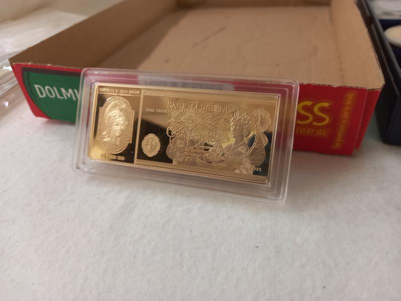 7 British bank note coins in case, 5 gold plated GB bank notes and 3 plated German bank notes. - Image 8 of 11