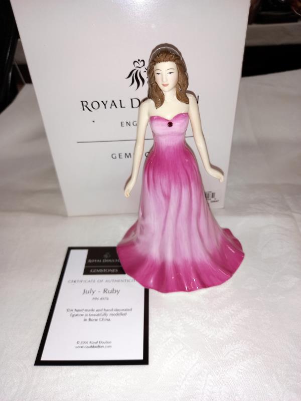 A complete set of 12 boxed Royal Doulton gemstones figures, January through to December. - Image 17 of 37