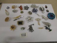 A good mixed lot of brooches, scarf clips and pendants.