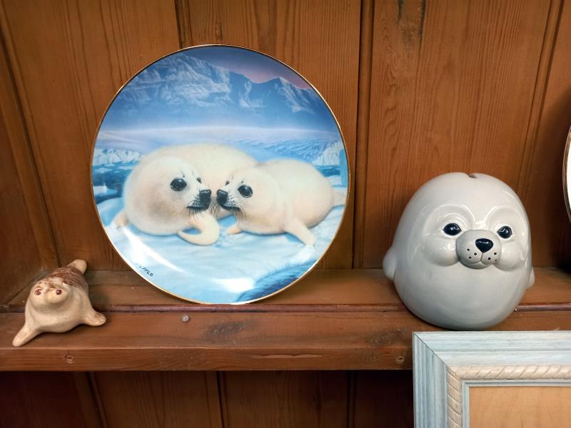 A collection of seal related items including 6 x Franklin mint limited edition porcelain plates, - Image 4 of 7