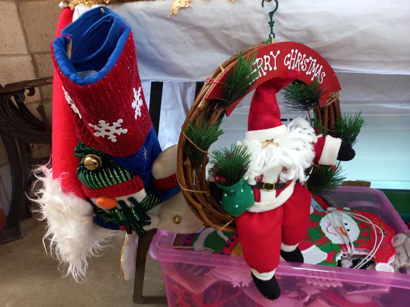 A large collection of Christmas decorations. - Image 5 of 12