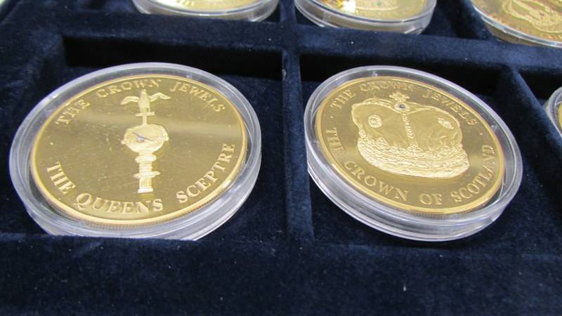 Eight 'The Crown Jewels' gold plated coins. - Bild 5 aus 5