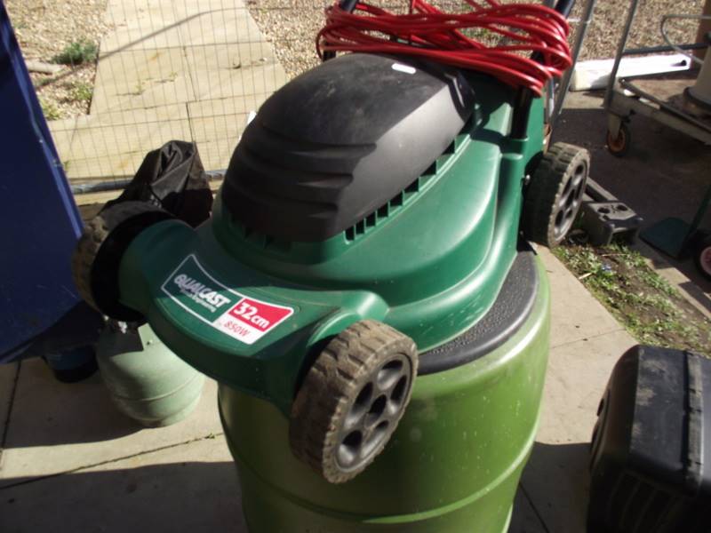 A working Qualcast 850w lawn mower and a water butt, COLLECT ONLY. - Image 2 of 4