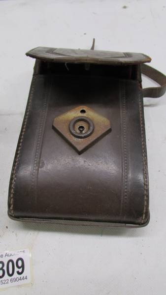 A vintage Agfa folding camera in leather case. - Image 4 of 4