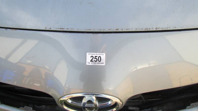 A 2007 Toyota Yaris Sarit. COLLECT ONLY. Sold for spares or repairs. - Image 4 of 18