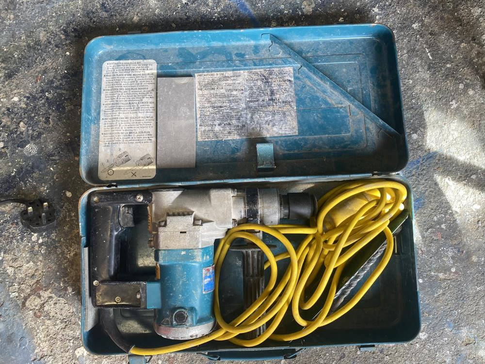 A MAkita 110V hammer drill. Collect Only. - Bild 2 aus 2