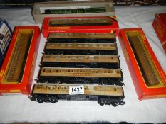 A Hornby '00' gauge Flying Scotman, a quantity of boxed and unboxed coaches.