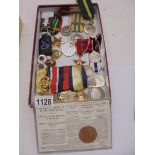 A mixed lot of mainly re-strike medals.