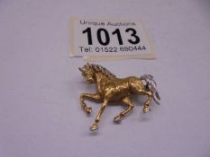 An 18ct gold horse brooch, 7.9 grams.