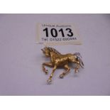 An 18ct gold horse brooch, 7.9 grams.