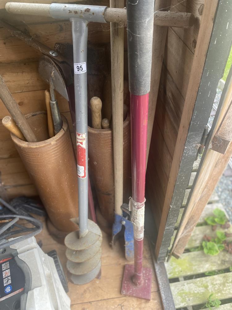 A large selection of digging and garden tools. Collect Only. - Image 3 of 3