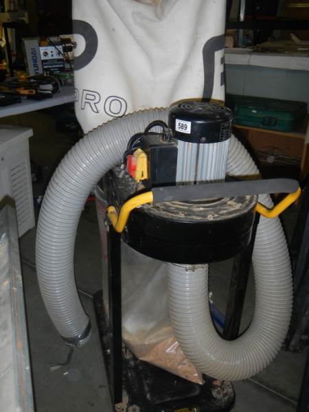 A dust extractor. - Bild 2 aus 2