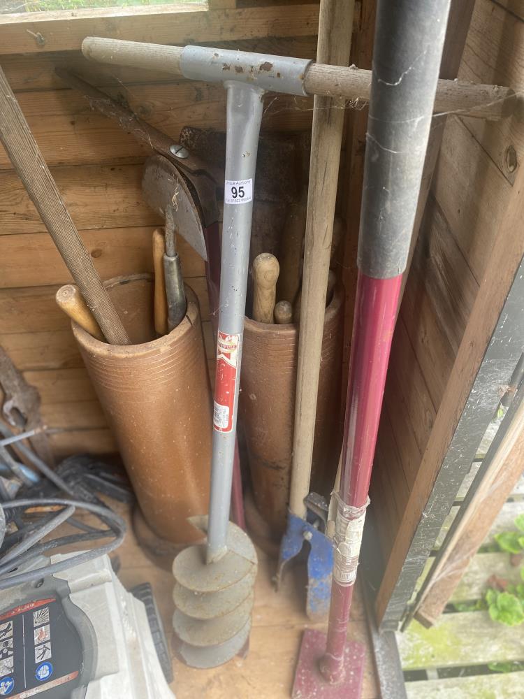 A large selection of digging and garden tools. Collect Only. - Image 2 of 3